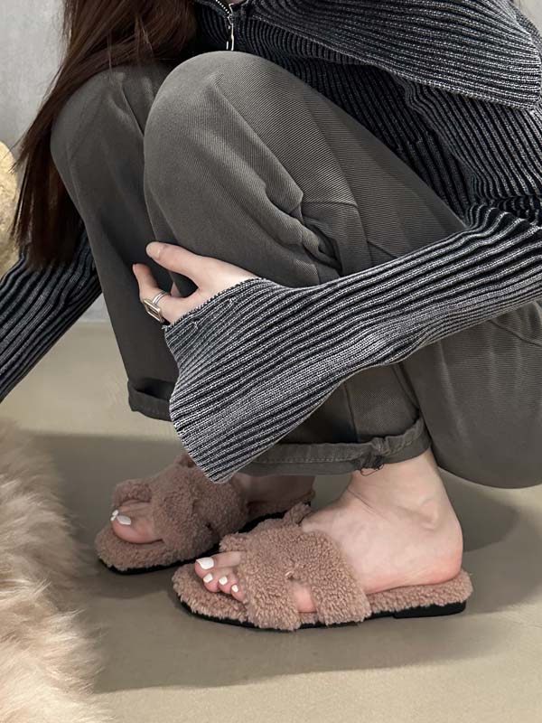 Dumier Women's Faux Shearling Slip-On Slippers Low Heel Flat 2023 Fall - Image 3
